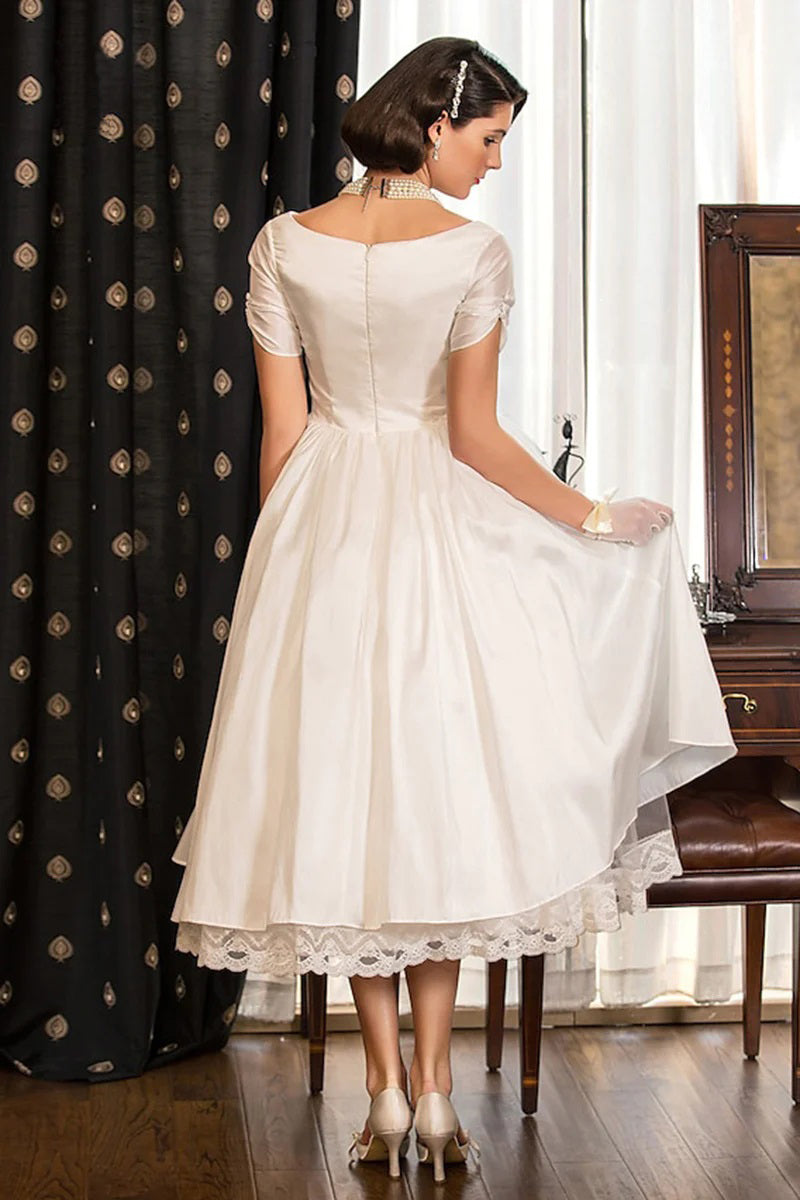 Klassisches A-Linien-Brautkleid mit V-Ausschnitt und kurzen Ärmeln und Falten im Bohemien-Stil