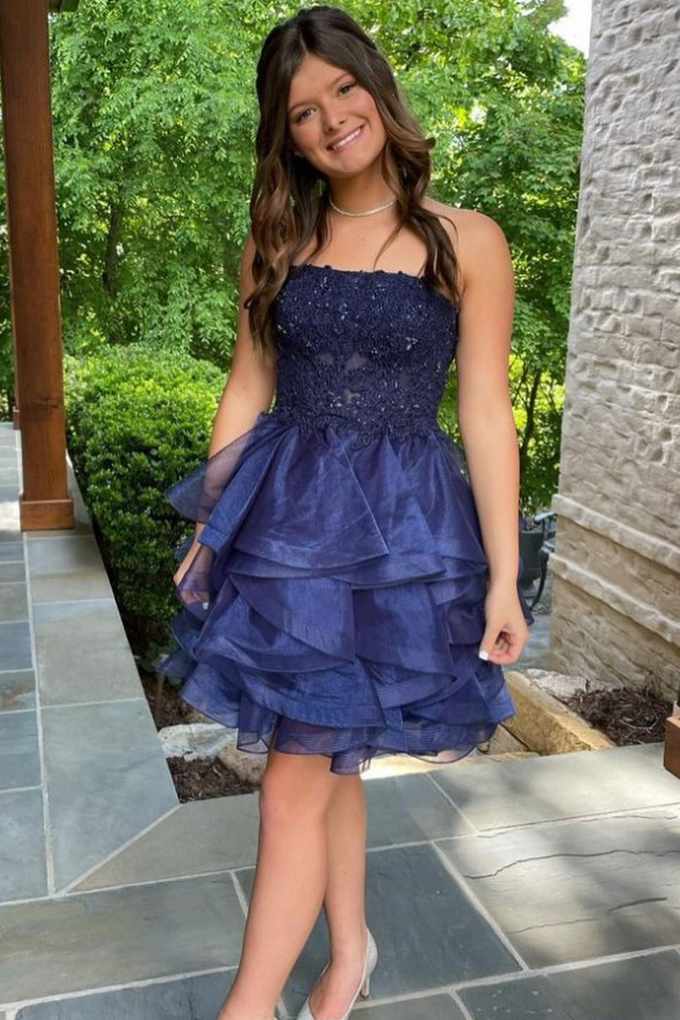 Xandra | Kurzes A-Linien-Heimkehrkleid aus Organza mit Spitzenapplikationen