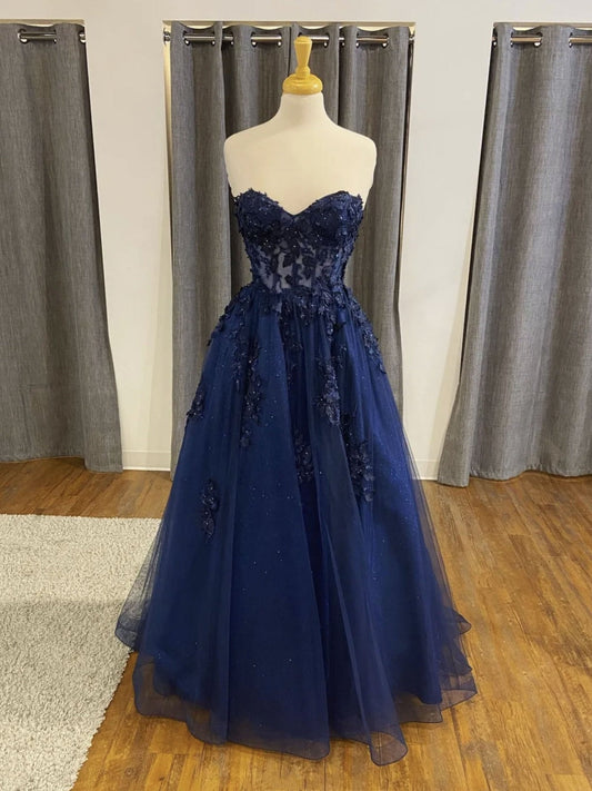 Dunkelmarineblaues, langes, rückenfreies A-Linien-Ballkleid aus Tüll und Spitze