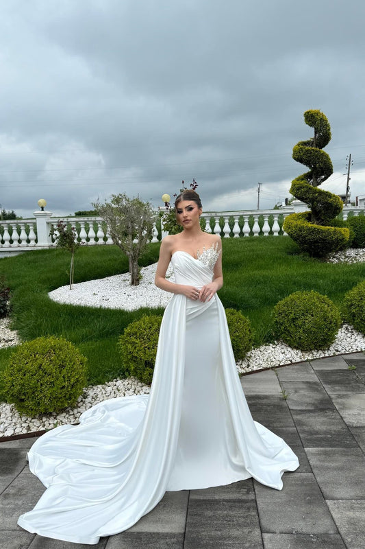 Designer A-Linie Herzausschnitt Ärmellos Strass Satin Weiß Brautkleid