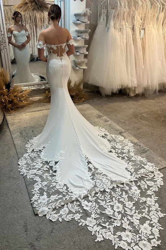 Elegantes langes weißes Meerjungfrau-Brautkleid mit schulterfreien Applikationen und Schleppe