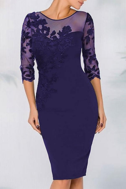 Elegante vestido corto de satén con encaje negro para madre de la novia con mangas