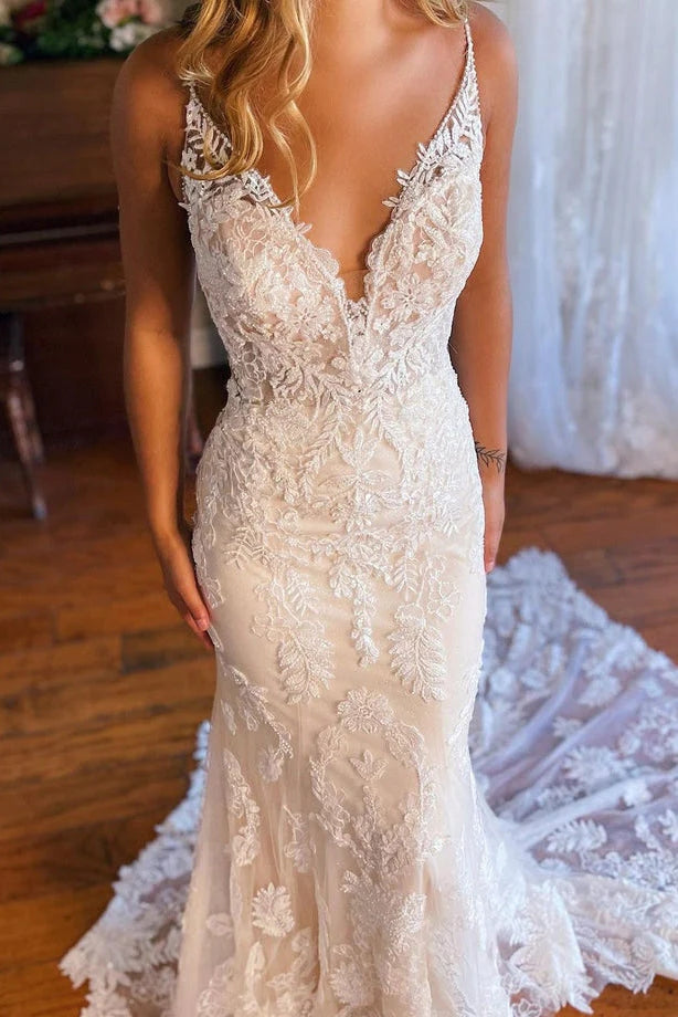 Elegante Meerjungfrau-Brautkleider mit V-Ausschnitt und Spitze im Bohemian-Stil