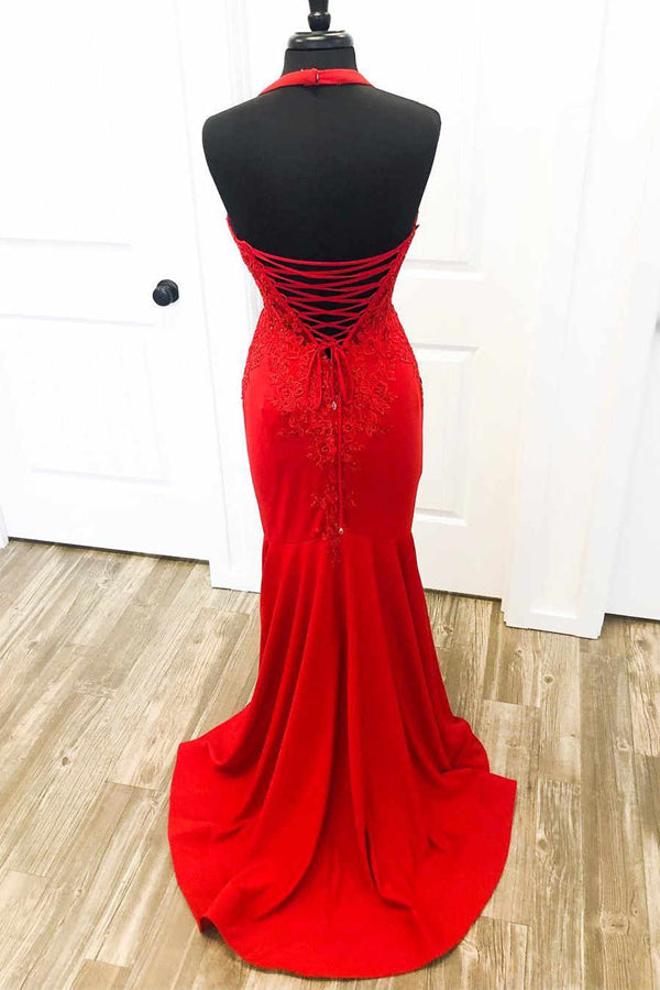 Elegante vestido de fiesta de sirena con cuello halter rojo y apliques