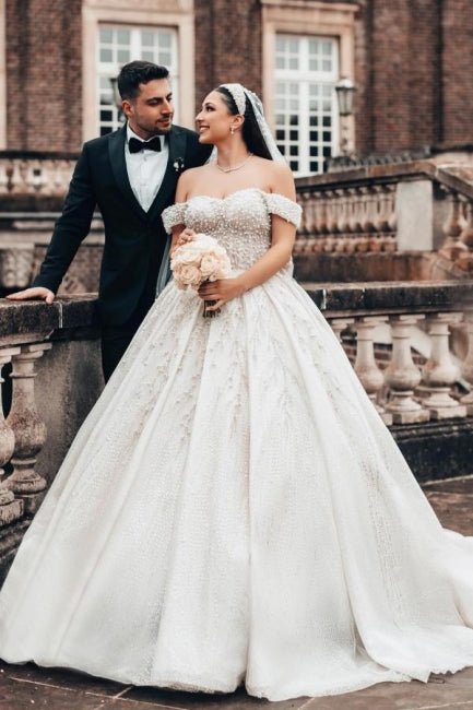 Extravagantes Prinzessin Langes A-Linie Schulterfreies Glitzer Spitze Ärmelloses Brautkleid mit Perlen