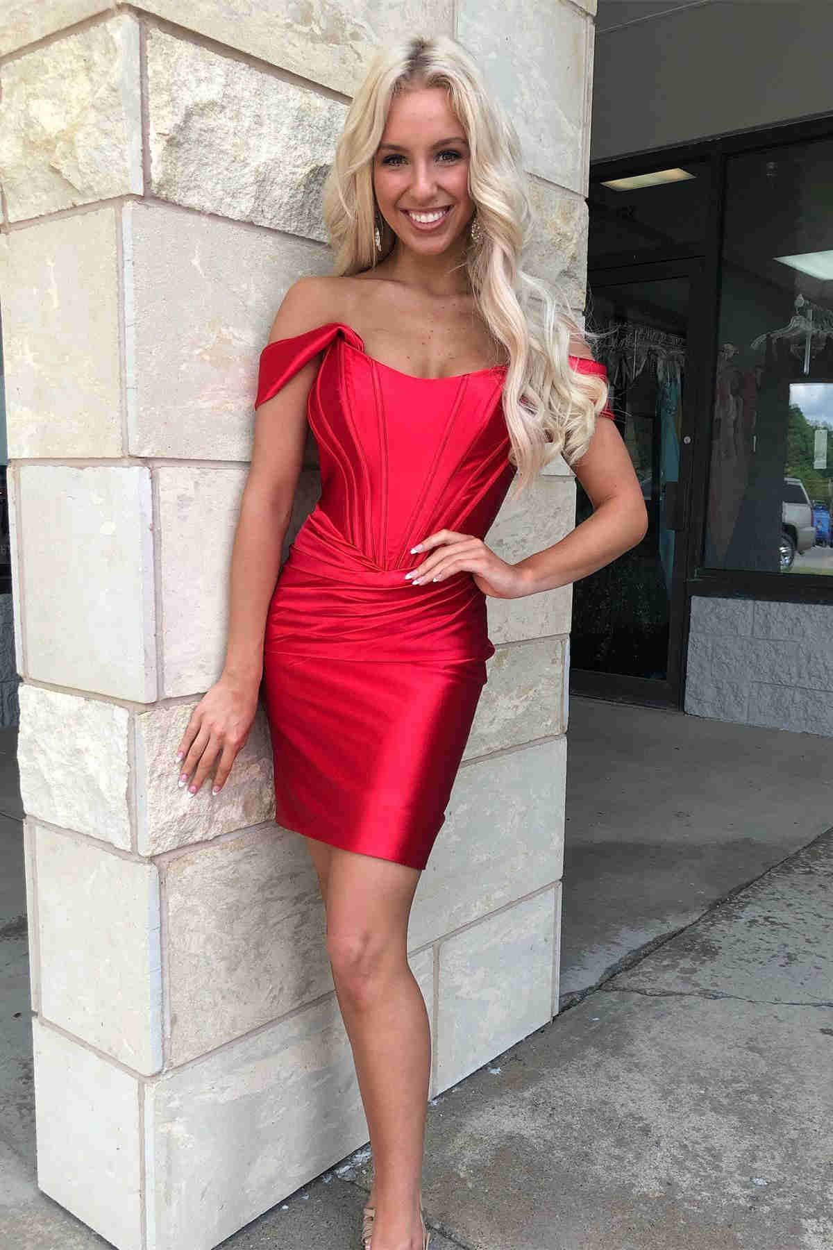 Vestido de fiesta de satén con hombros descubiertos