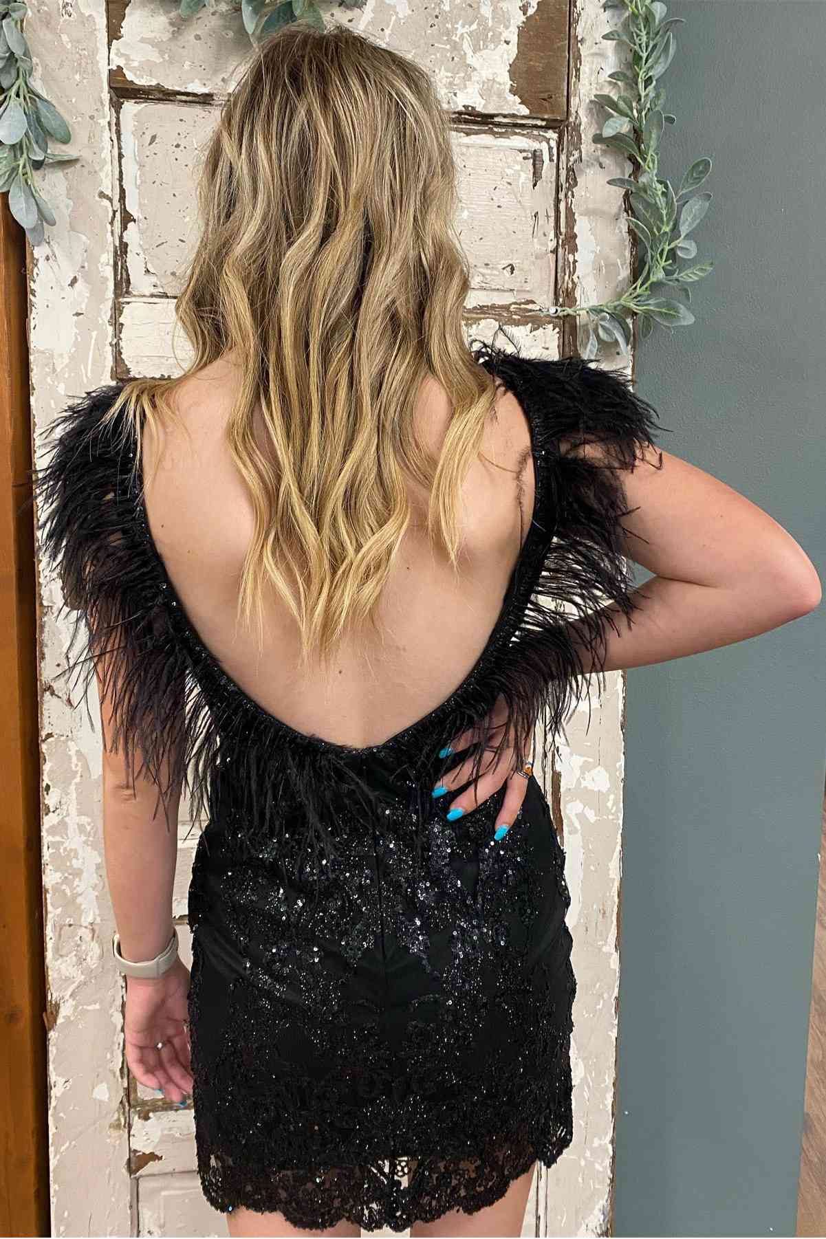 Etui-Abendkleid mit V-Ausschnitt und Pailletten