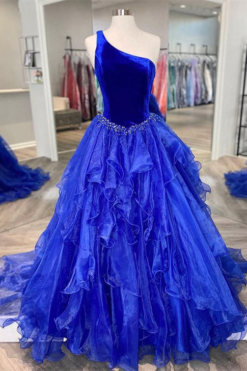 Belinda | Vestido largo formal de terciopelo azul rey con un solo hombro y volantes