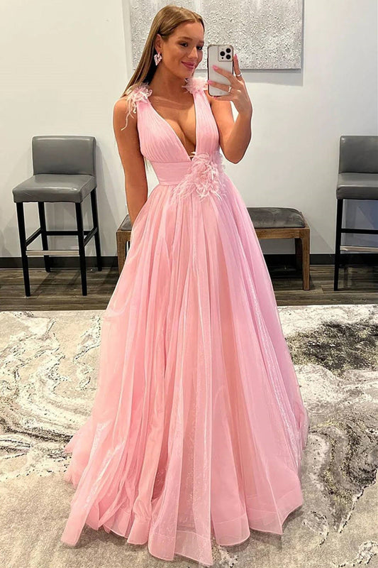 Vestido formal largo de tul con escote en V pronunciado, espalda descubierta y plumas en color rosa