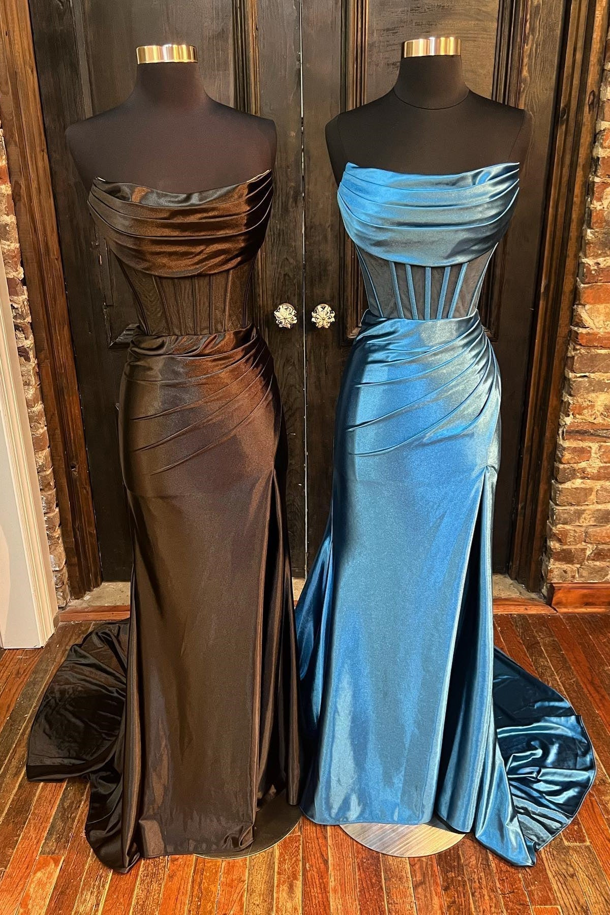 Vestido de fiesta largo transparente con tirantes, plisado y deshuesado, con abertura