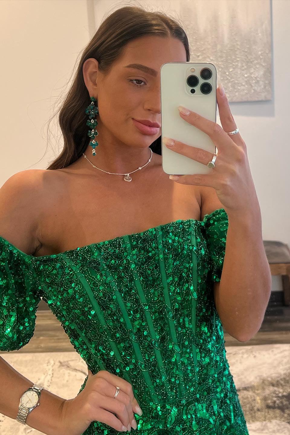 Vestido de fiesta largo con lentejuelas y hombros descubiertos