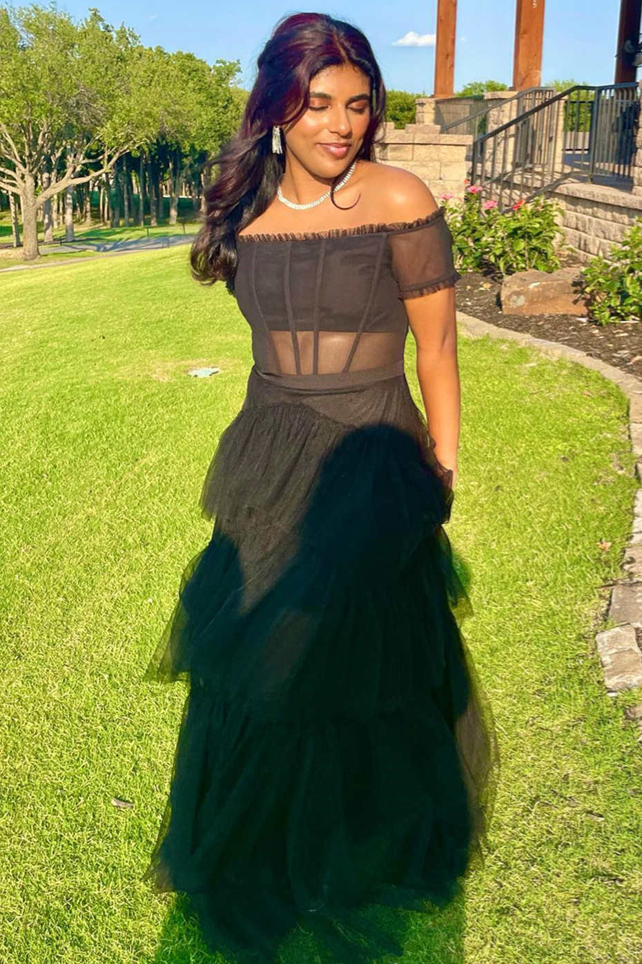 Roycebridal Wilma | Vestido de fiesta de tul negro escalonado con hombros descubiertos