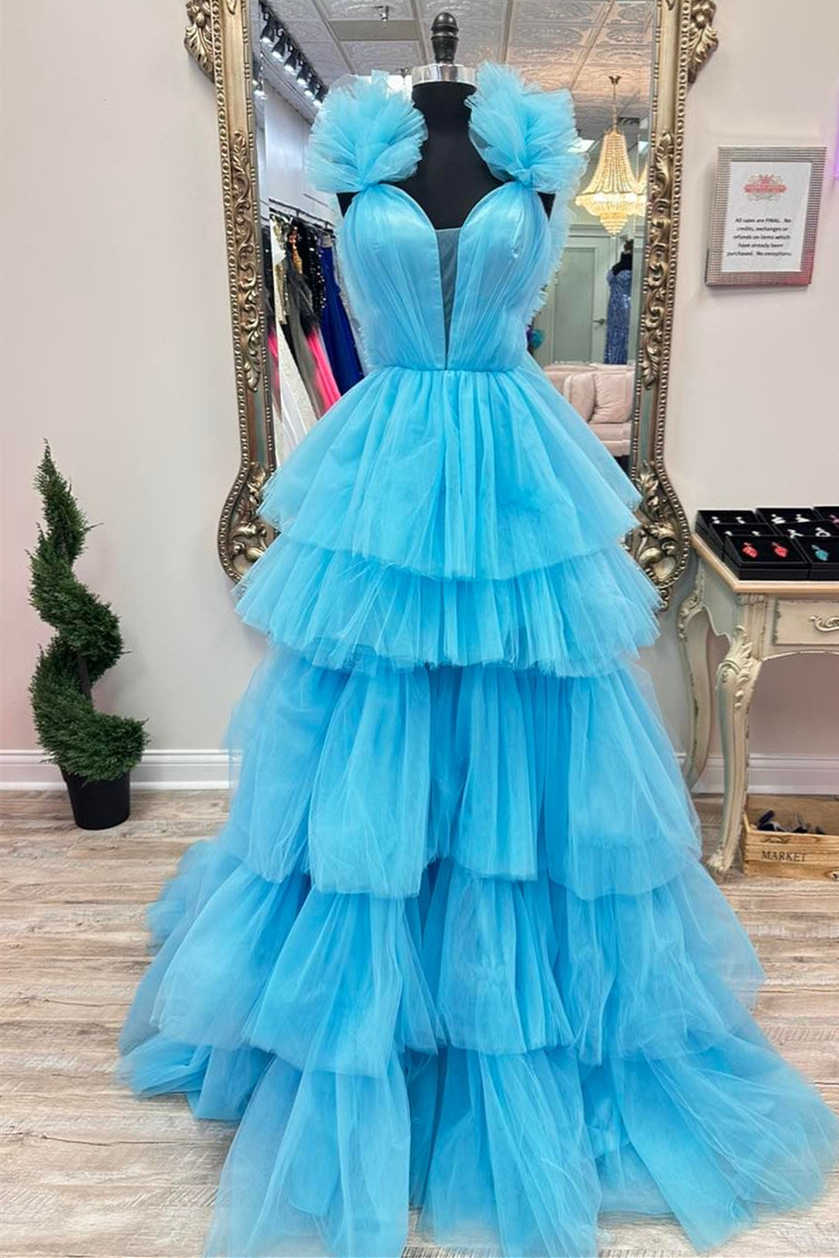 Vestido de fiesta azul claro con tirantes y volantes, corte A y capas