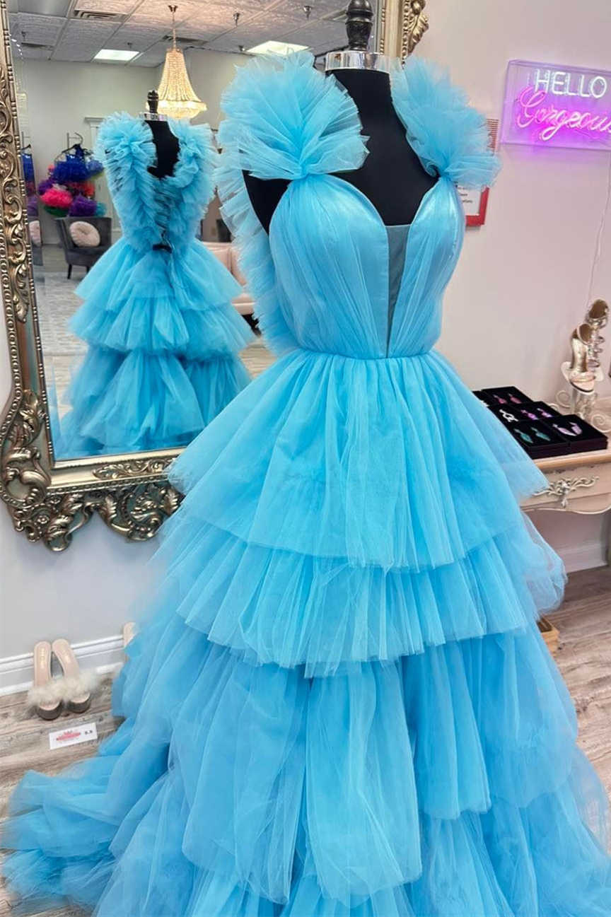 Vestido de fiesta azul claro con tirantes y volantes, corte A y capas