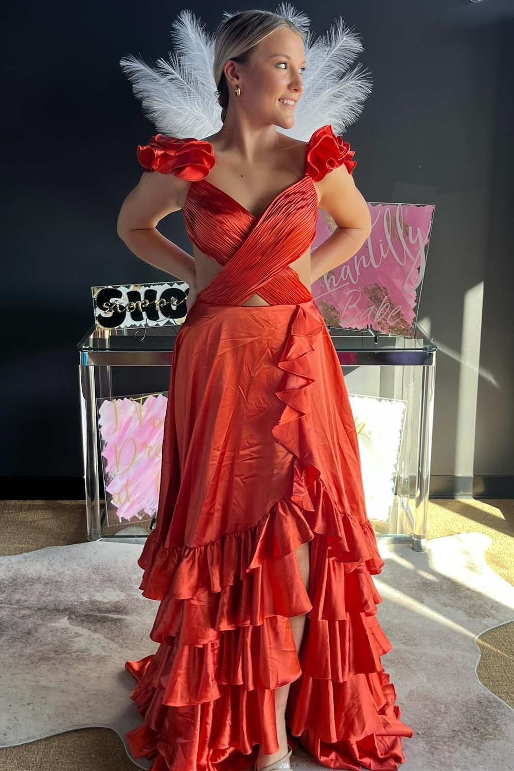 Vestido de fiesta largo de corte A con volantes y abertura