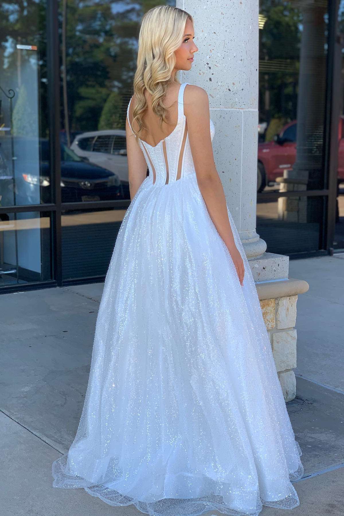 Vestido de fiesta de corte A con lentejuelas blancas y escote cuadrado
