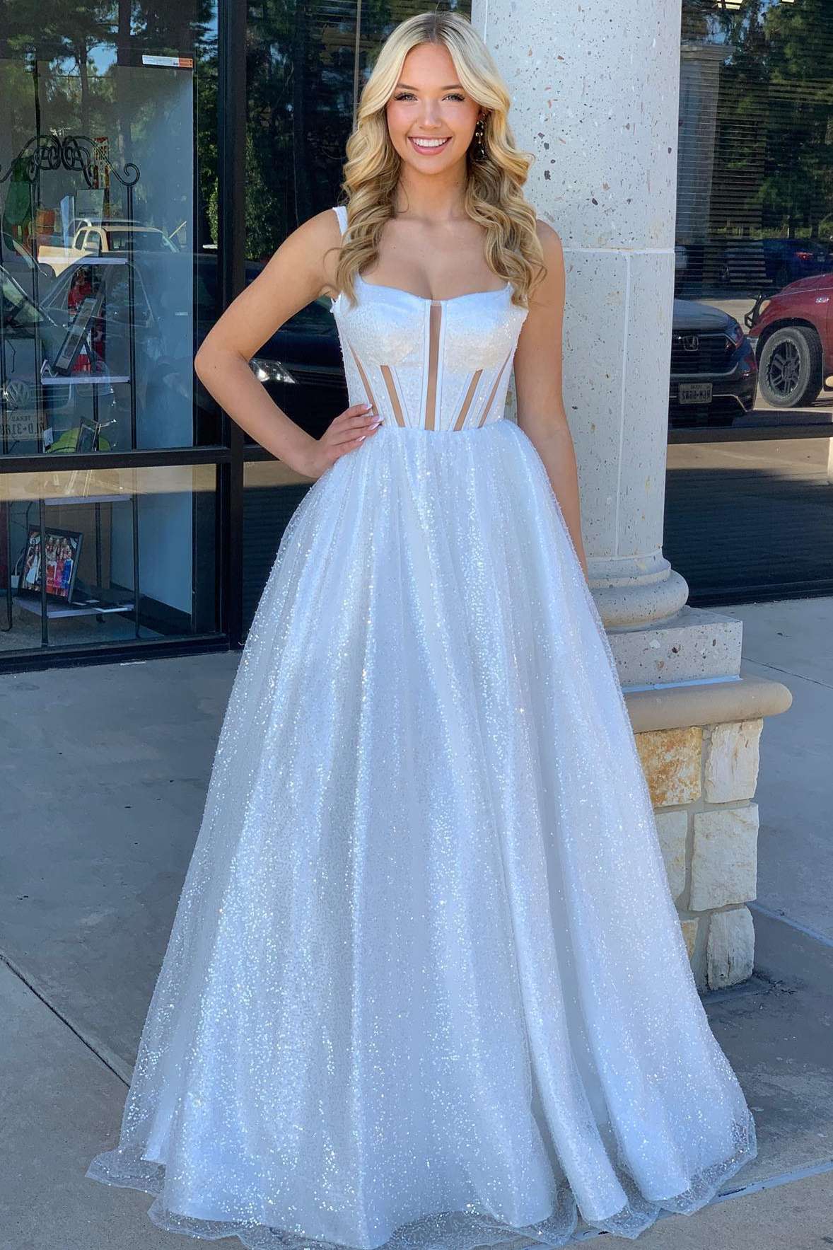 Vestido de fiesta de corte A con lentejuelas blancas y escote cuadrado