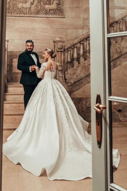 Wunderschöne Prinzessin A-Linie Satin Spitze Brautkleider mit langen Ärmeln