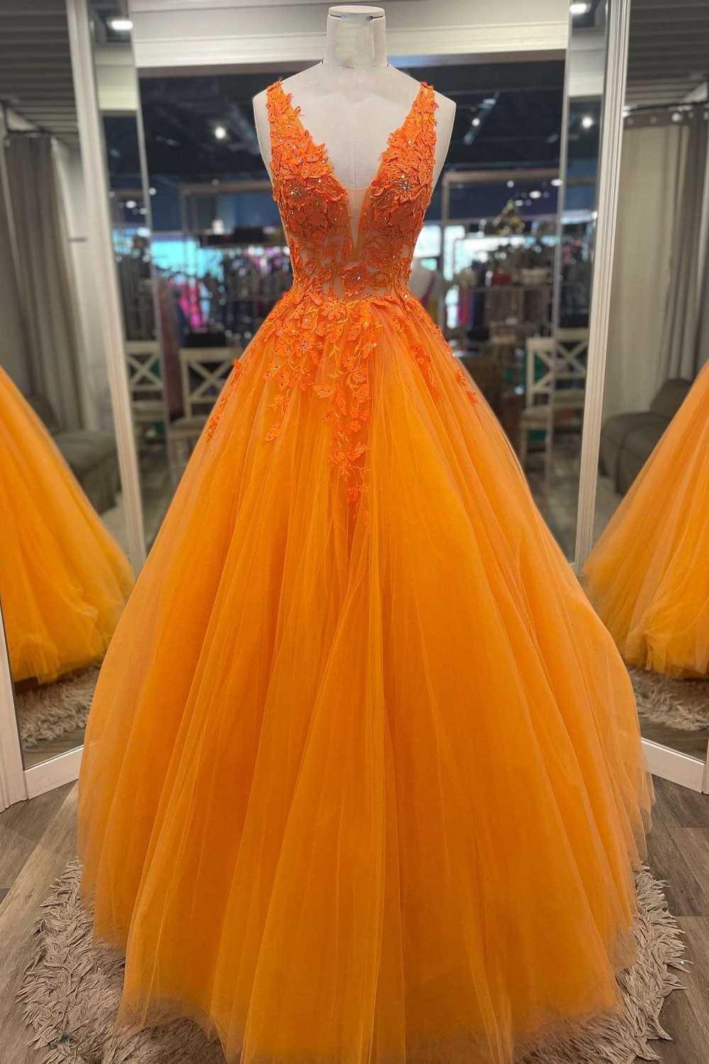 Hermoso vestido de fiesta largo de tul con flores y escote en V en color naranja