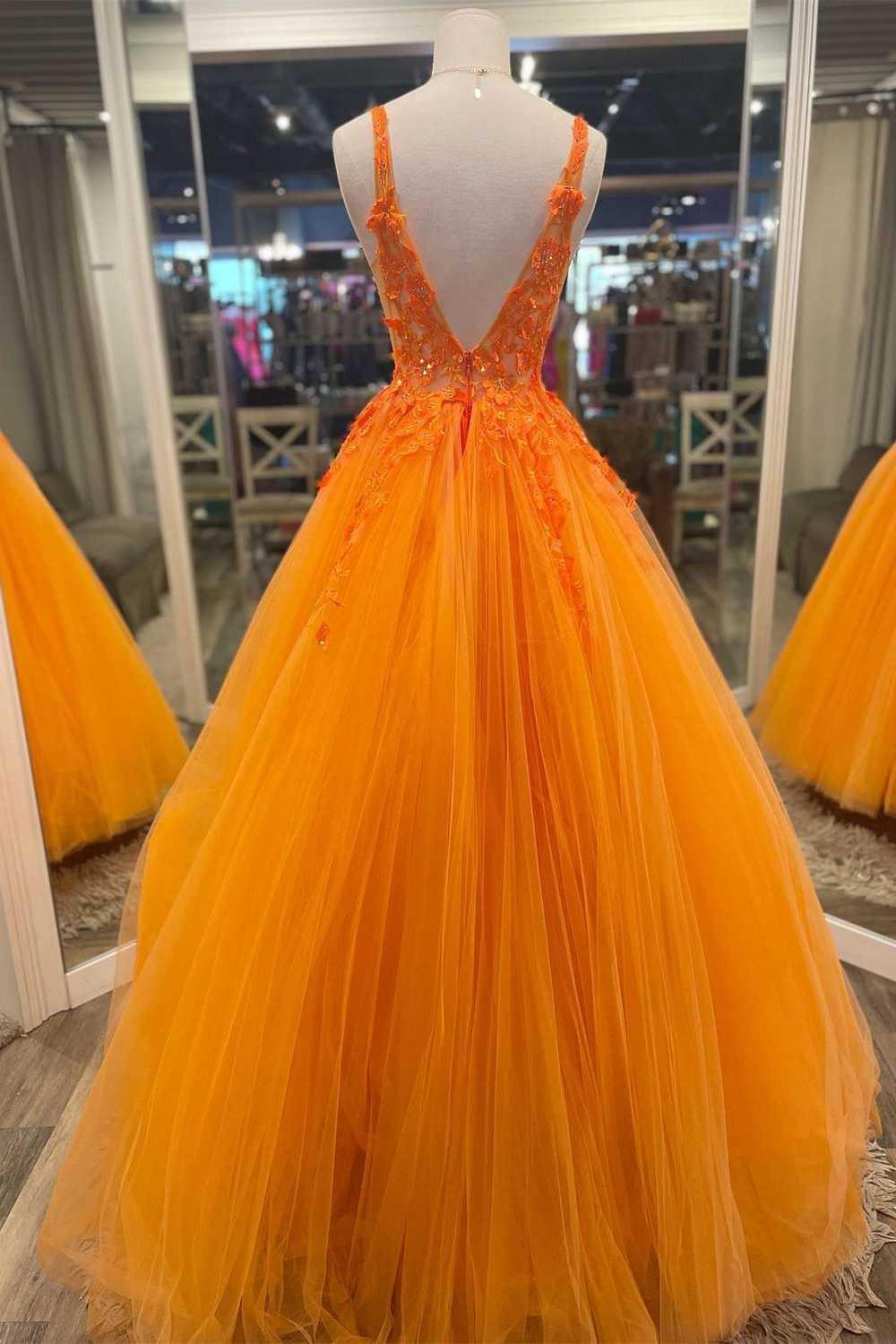 Hermoso vestido de fiesta largo de tul con flores y escote en V en color naranja