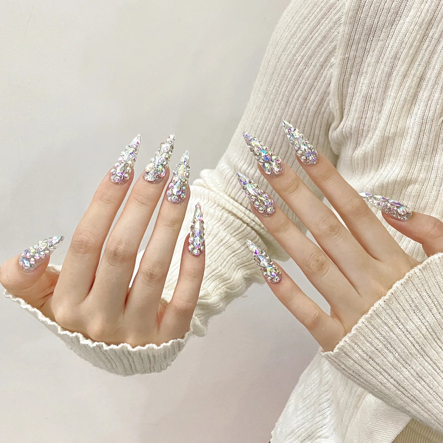 Venta directa de fábrica de uñas postizas artificiales francesas puntiagudas largas con forma de gota de agua, coloridas y brillantes, con diseño de diamantes de imitación.