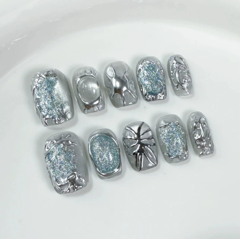 Pegatinas para uñas cortas con diseño de mariposa de metal irregular hechas a mano