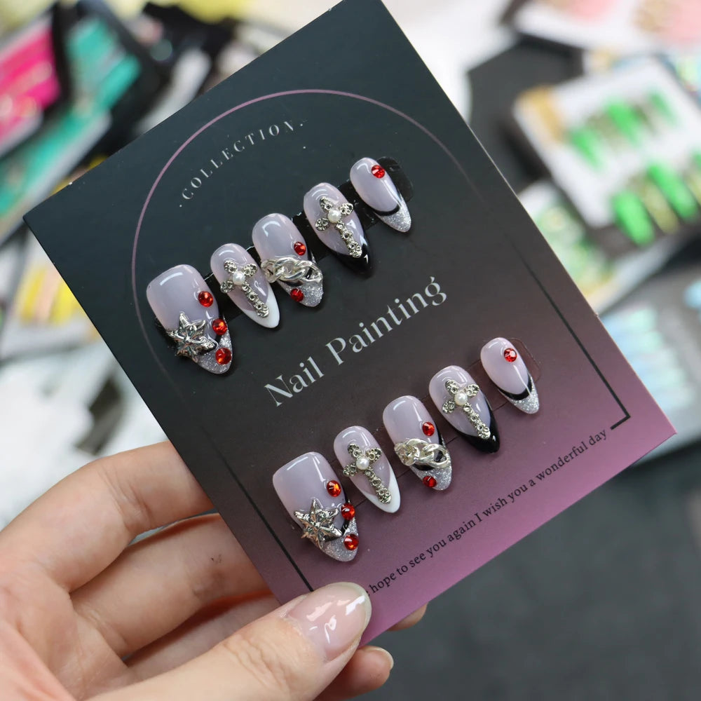 Uñas postizas francesas moradas, uñas cortas almendradas, uñas postizas hechas a mano con diamantes 3D.