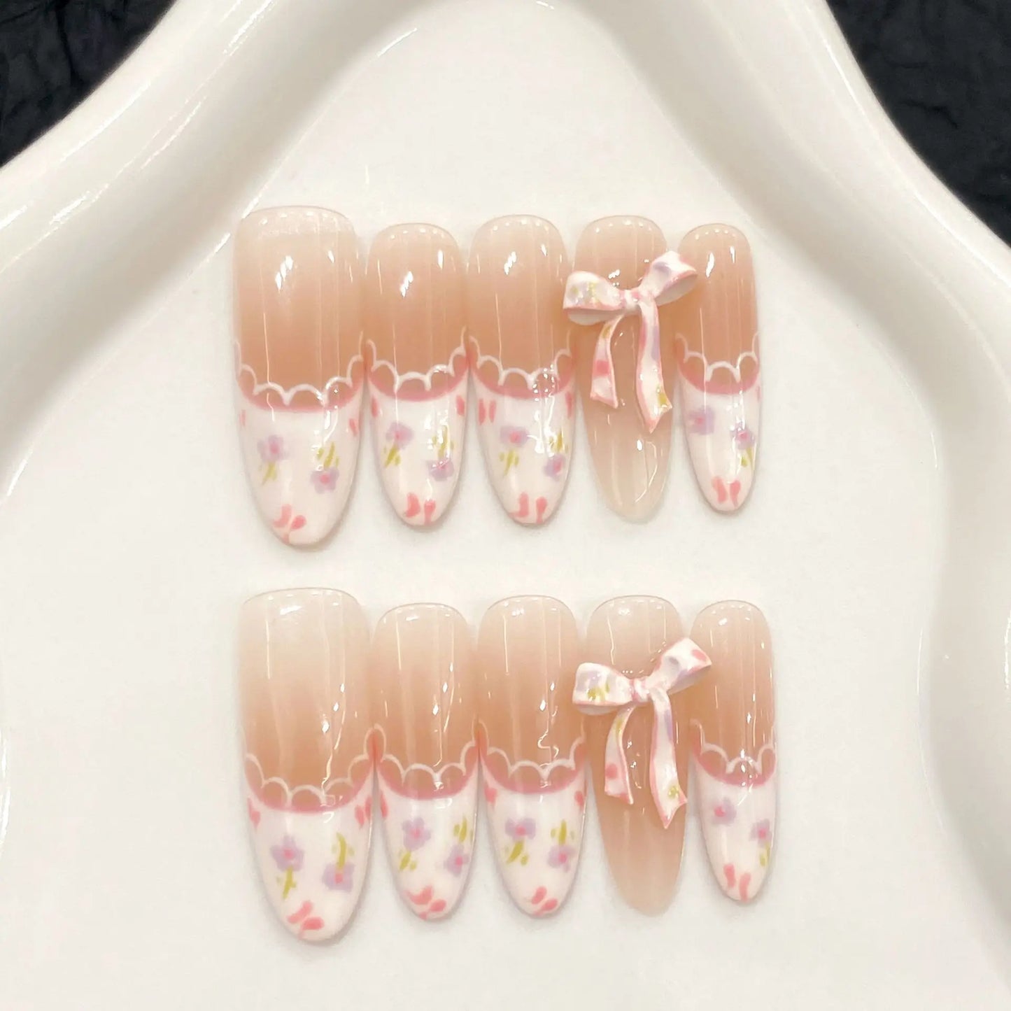 Pintado a mano con flores, primavera y verano, el más vendido, French Blush Pure Desire, uñas para usar totalmente hechas a mano.