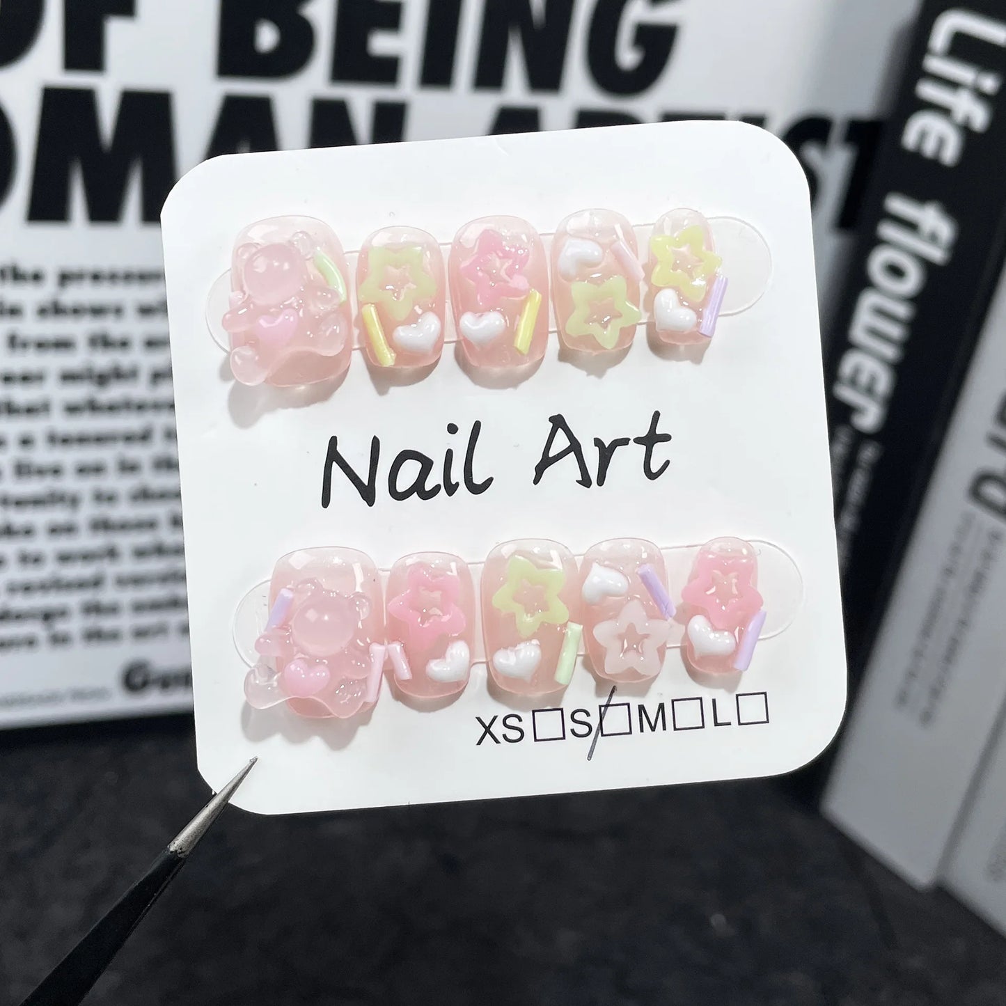 Pegatinas para uñas con diseño de osito dulce y lindo, hechas a mano, transparentes, cortas y fáciles de usar.