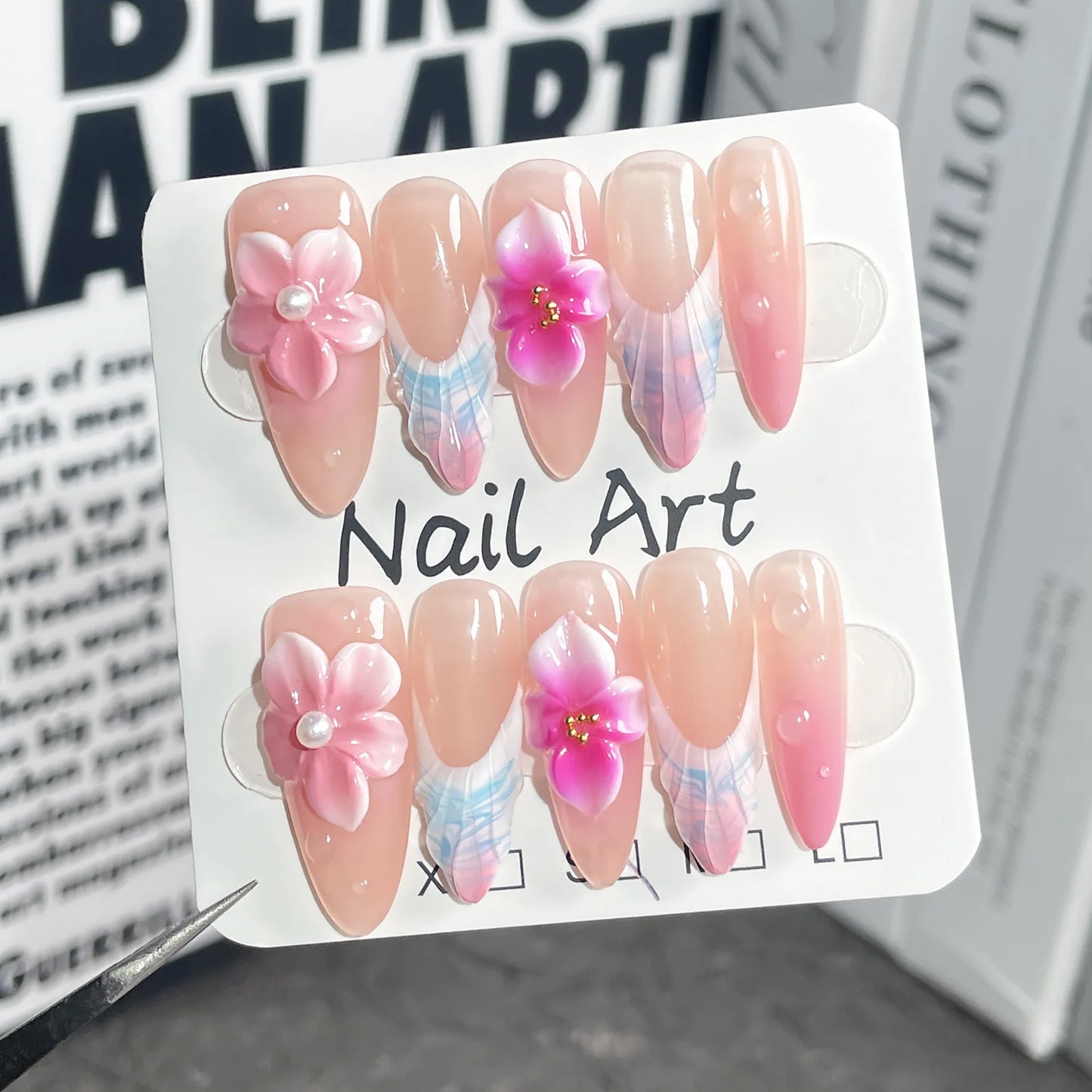 Uñas francesas ruborizadas hechas a mano, parches largos tallados tridimensionales transparentes.