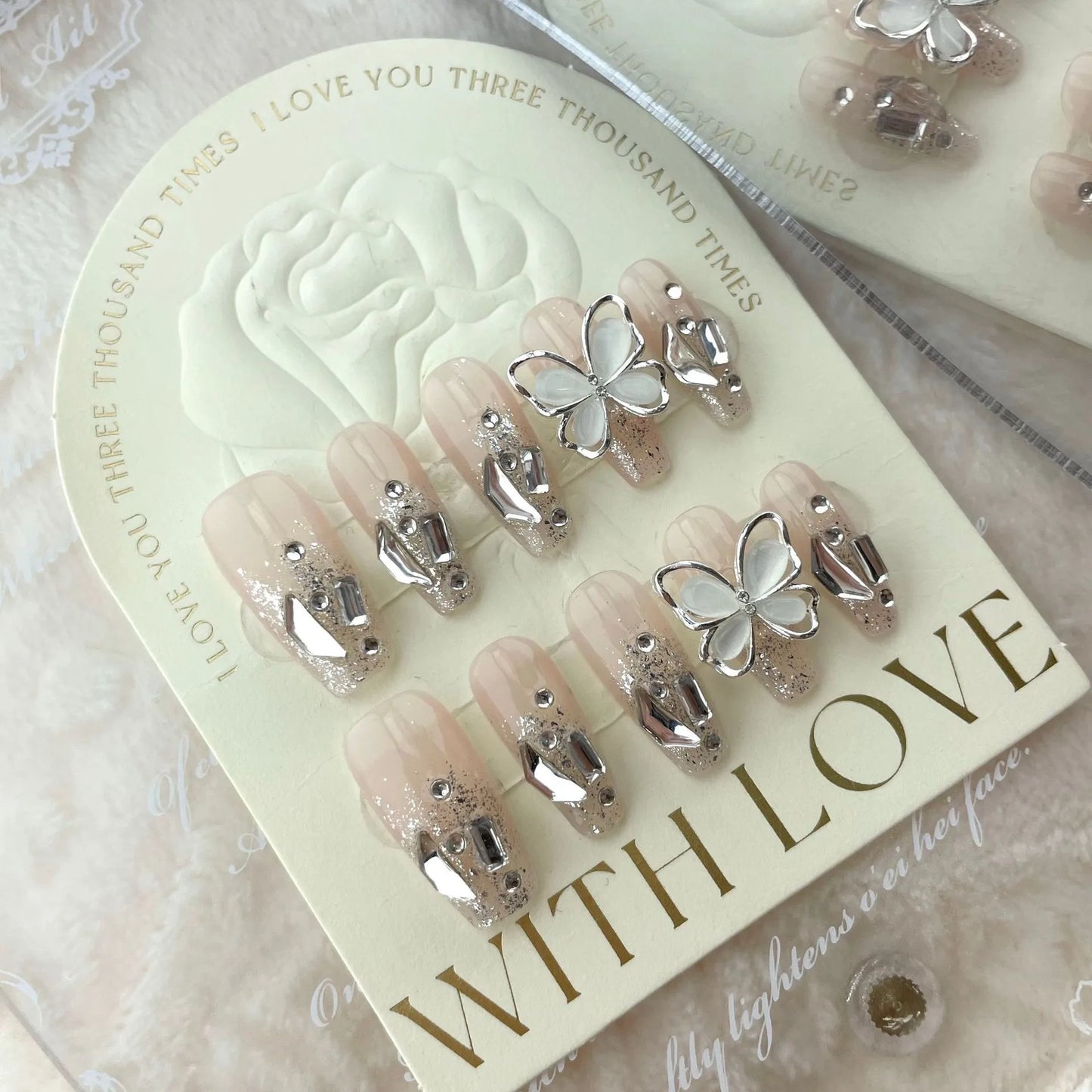 Uñas postizas de gel suave hechas a mano con parche de purpurina de mariposa de diamante roto de celebridades de Internet
