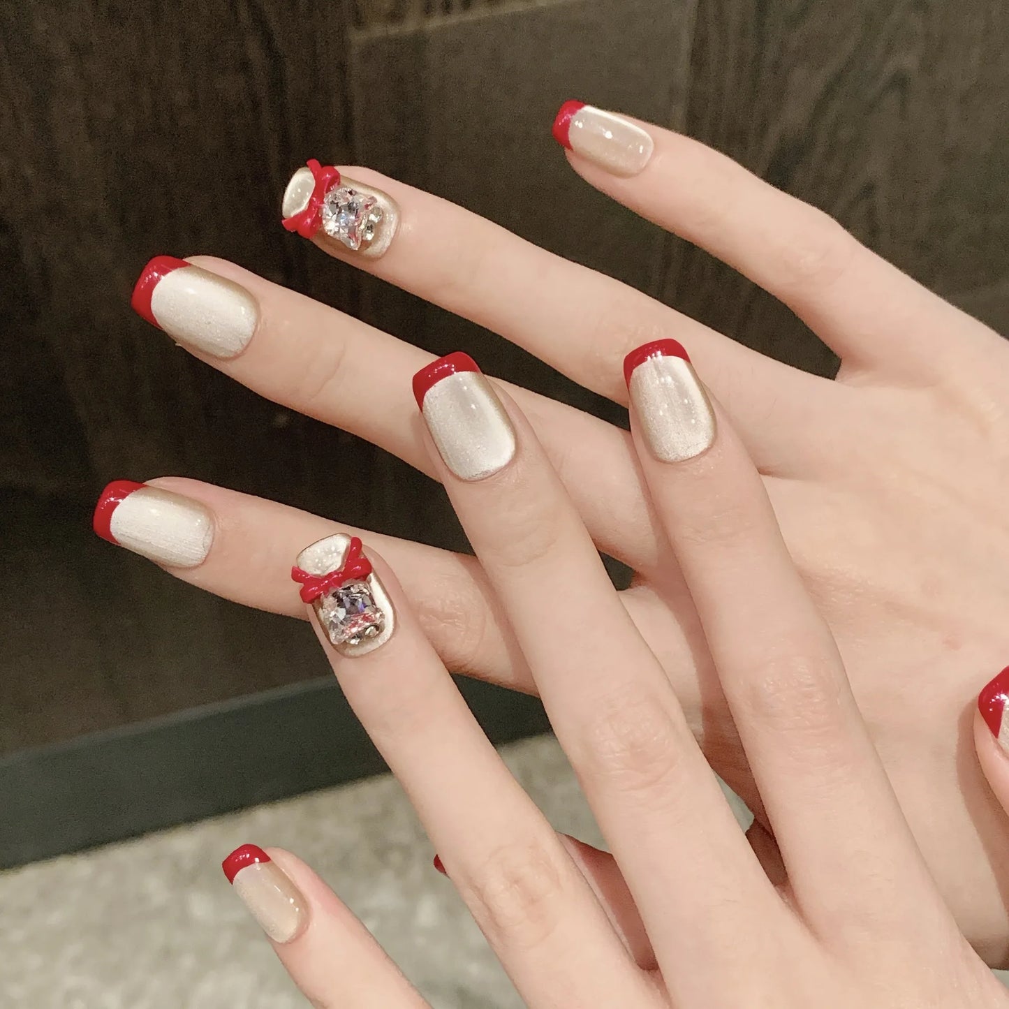 Uñas francesas cortas minimalistas de ojo de gato, de alta calidad, color rojo, para uso diario, hechas a mano.