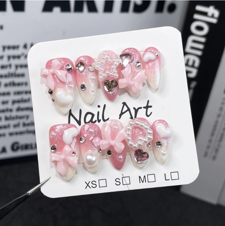 Calcomanías de uñas de almendra de moda, populares pegamentos de prensa para aplicar en los dedos.