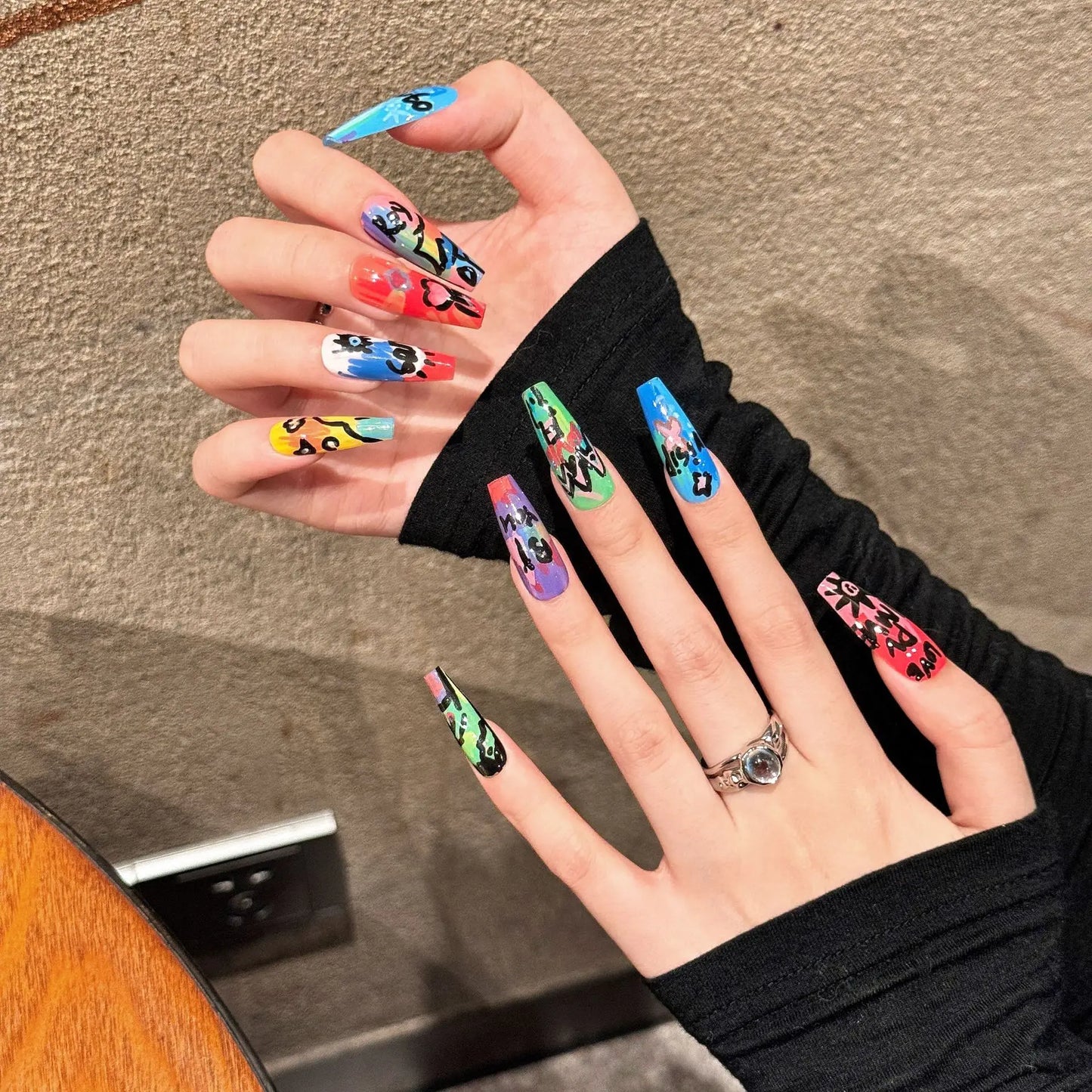Uñas postizas adhesivas para chicas atractivas, uñas postizas personalizadas con grafiti