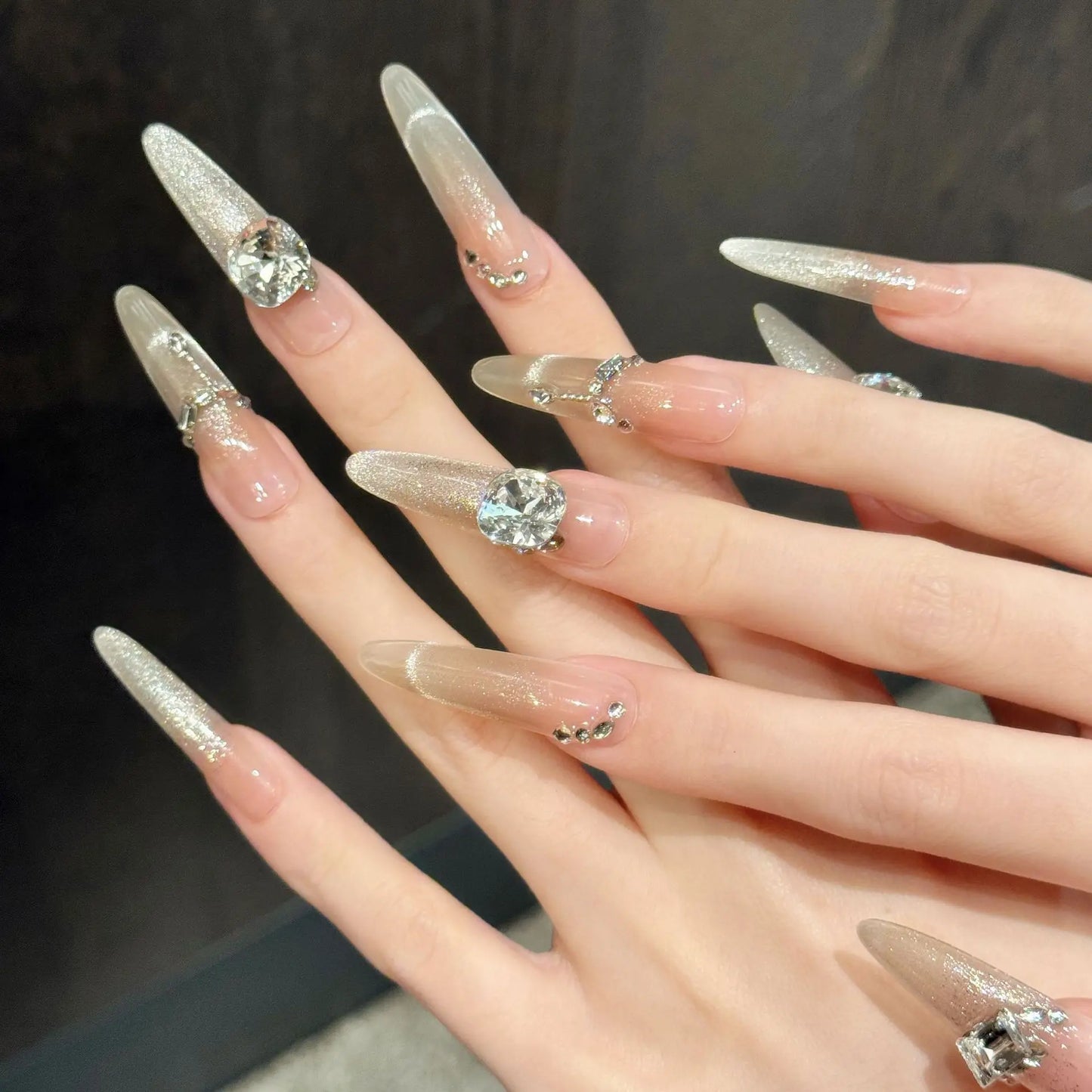 Nuevo estilo lujoso con temperamento de ojo de gato, destellos de circonitas y diamantes destrozados, uñas para usar hechas a mano