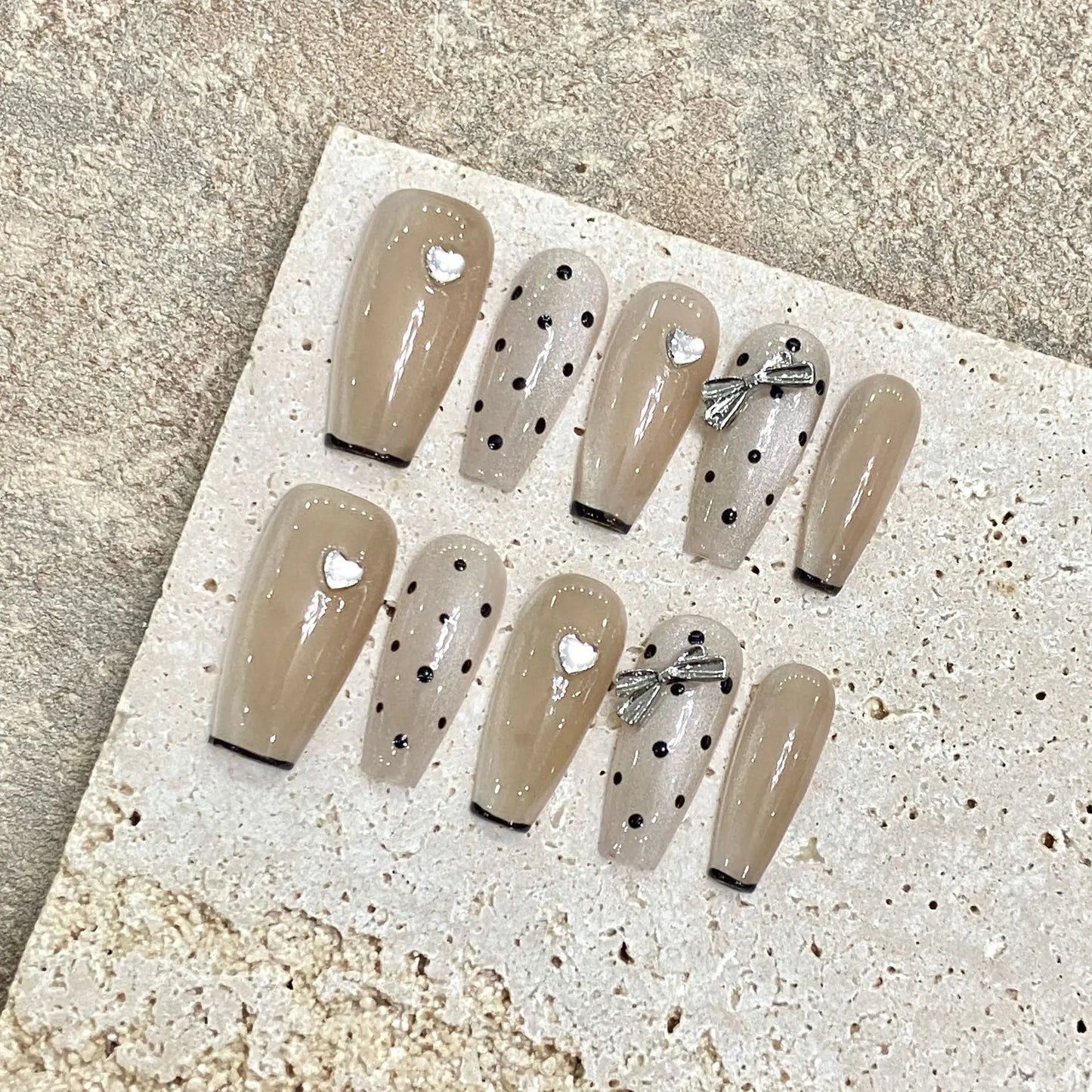 Nuevas uñas postizas de alta calidad estilo Hepburn con diseño de mariposa, diamantes y lunares, versátiles para mujer, con simulación de maquillaje