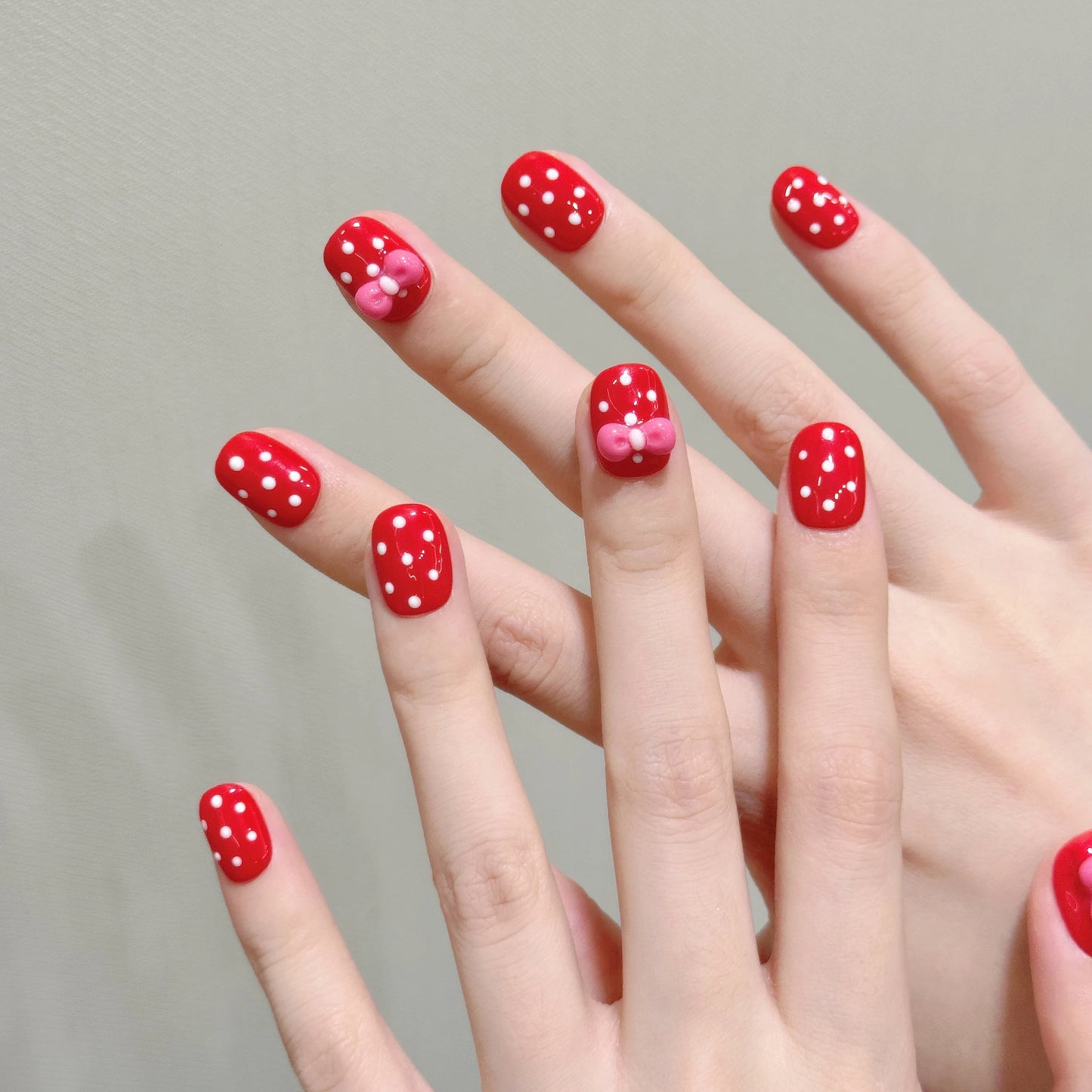 Uñas postizas de gel cortas de primera calidad, hechas a mano, con diseño de dibujos animados, para niñas, uñas artificiales 3D con diseño de lunares.