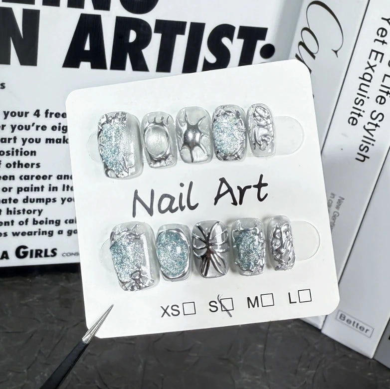 Pegatinas para uñas cortas con diseño de mariposa de metal irregular hechas a mano