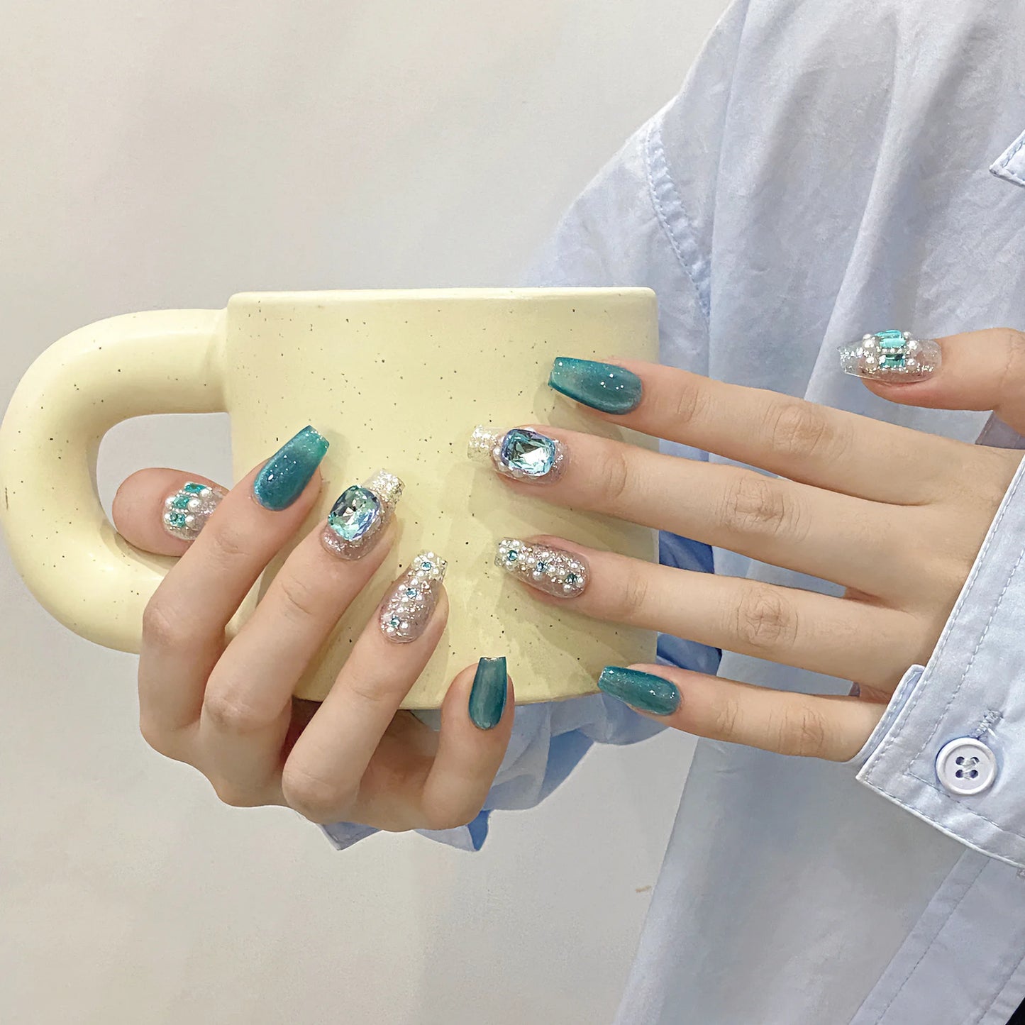 Nuevo estilo de uñas postizas artificiales de cobertura completa, cortas y de longitud media.
