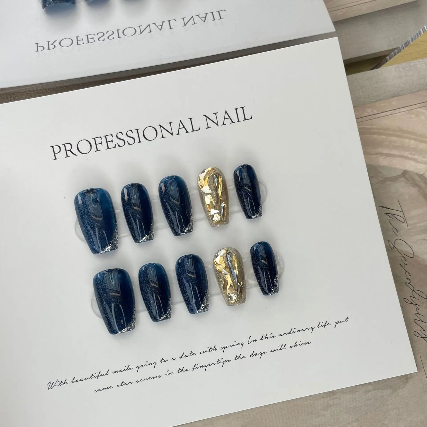Nuevo estilo de uñas postizas artificiales de cobertura completa, cortas y de longitud media.