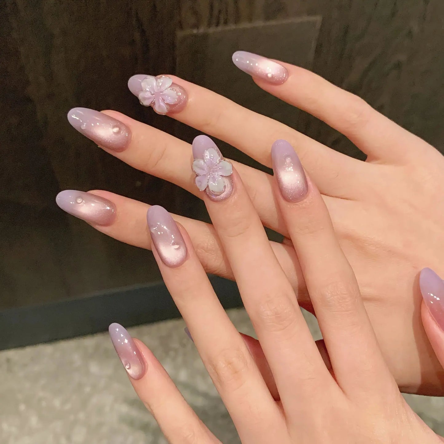 Uñas postizas desmontables de primavera y verano con efecto degradado tallado tridimensional en forma de ojo de gato y gota de rocío.
