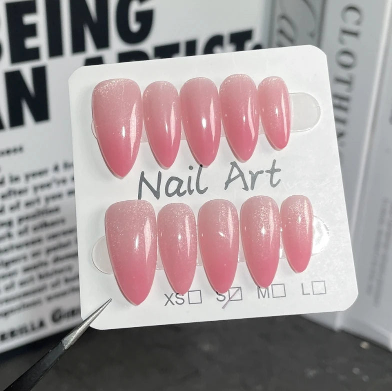 Calcomanías de uñas de almendra de moda, populares pegamentos de prensa para aplicar en los dedos.
