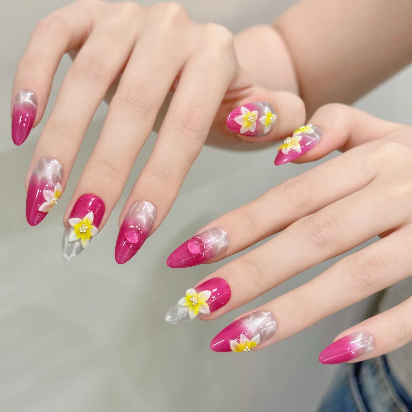 Arte de uñas hecho a mano con diseño de ojo de gato, color rosa veraniego, rosa, rojo, hielo, flor, ondulación de agua