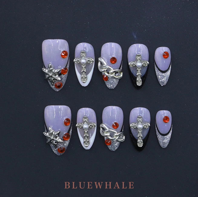 Uñas postizas francesas moradas, uñas cortas almendradas, uñas postizas hechas a mano con diamantes 3D.