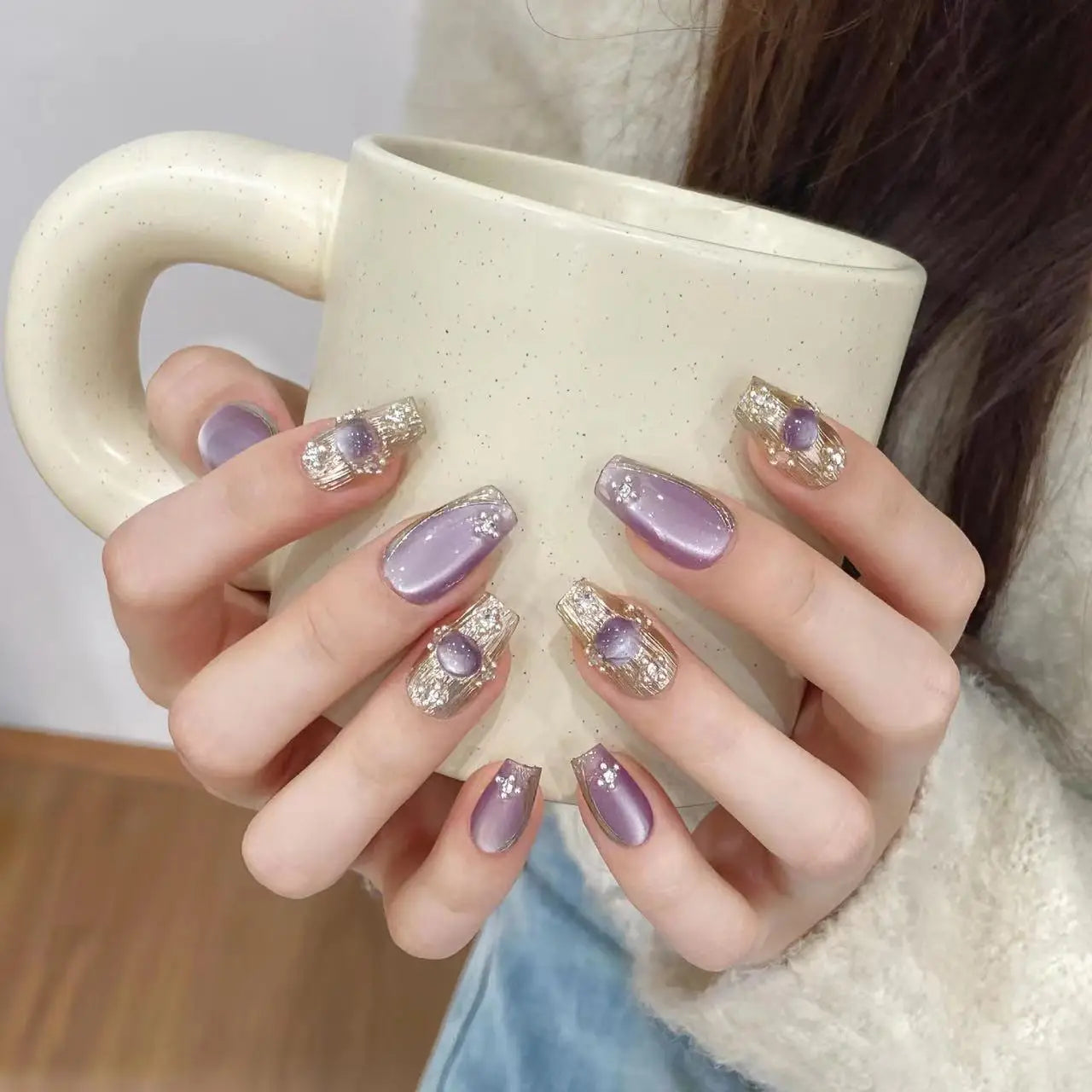 Uñas postizas artificiales pintadas a mano con diseño de lazo mixto de diamantes de imitación, estilo dulce y genial, en negro y rosa.