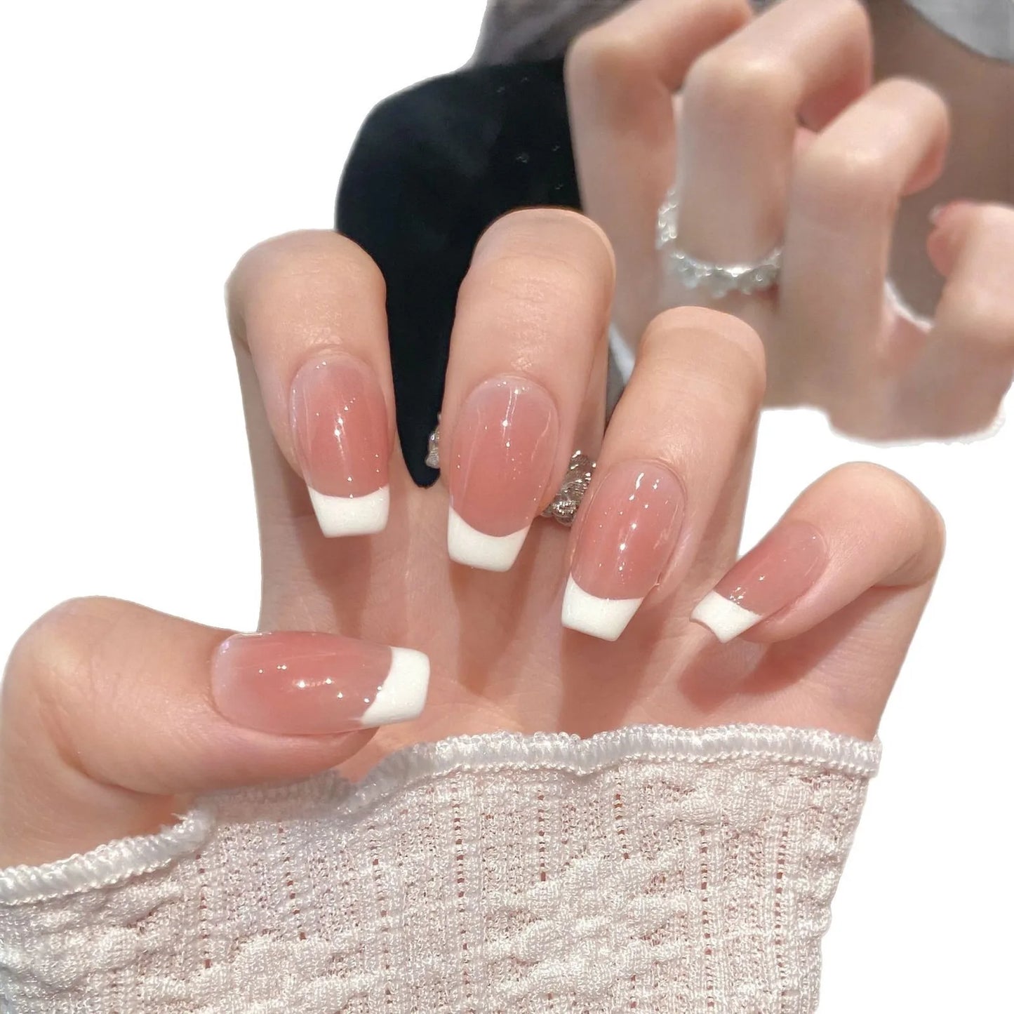 Nuevas uñas postizas clásicas francesas en crema y polvo, sencillas, cortas y hechas a mano.