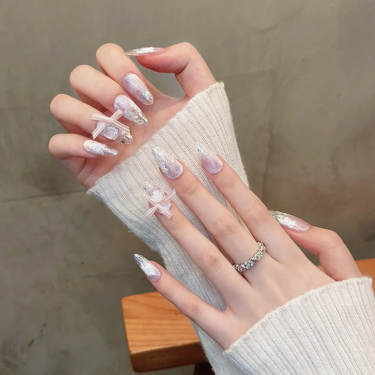 Uñas postizas reutilizables de gel con diseño de ojo de gato y mariposas.