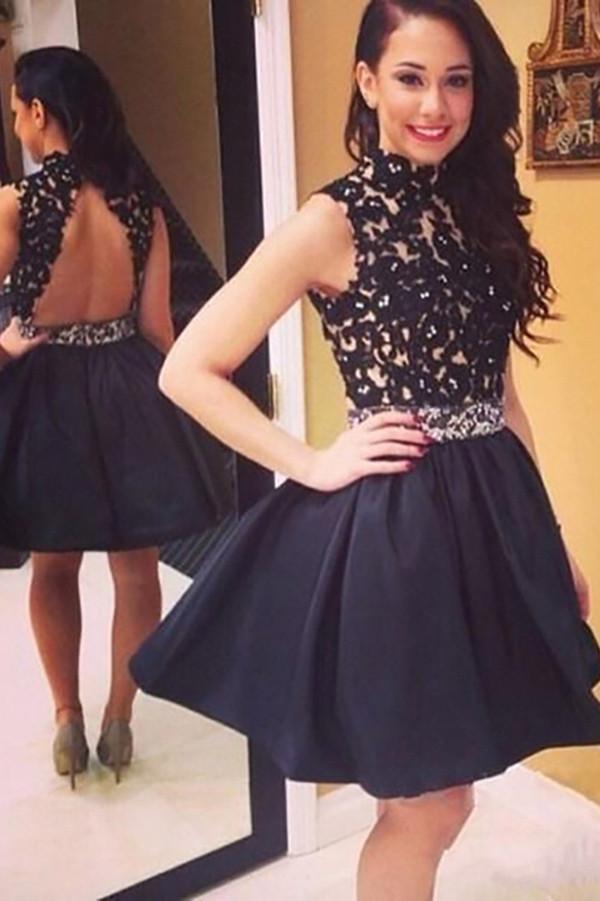Schwarzes, rückenfreies Homecoming-Kleid mit hohem Ausschnitt und Applikationen