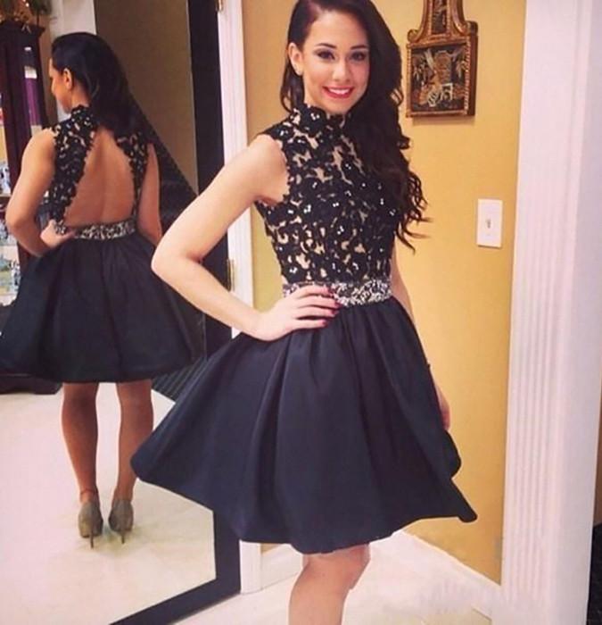 Schwarzes, rückenfreies Homecoming-Kleid mit hohem Ausschnitt und Applikationen