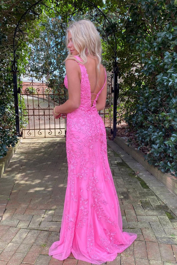 Vestido de fiesta de sirena rosa intenso con escote en V profundo y apliques